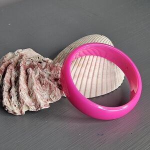 Vtg Hot Pink Bangle Acrylic Bracelet 3/4"